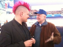 Sascha Lobo wird auf der Buchmesse begeistert von einem älteren Herrn angesprochen: "Machen Sie weiter so!"