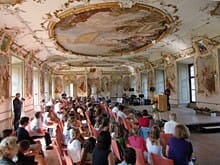 Preisverleihung des Literaturwettbewerbs im barocken Spiegelsaal des Klosters Obermachtal
