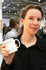 Corinna Böttger mit Literatur-Café-Tasse
