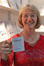 Sylvia Smuda mit Literatur-Café-Tasse