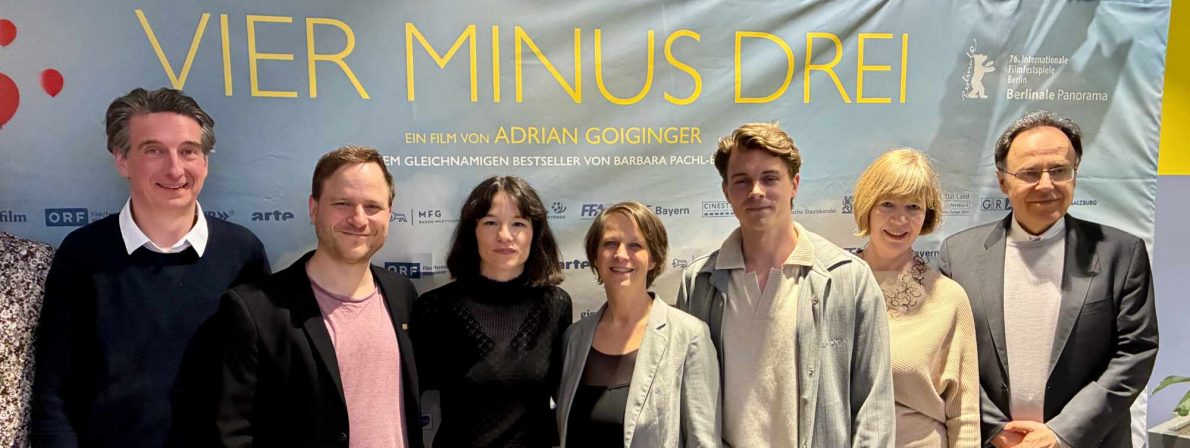 »Vier minus drei«, Filmpremiere am 14. April 2026 in Stuttgart. Von links nach rechts: Tobias Lehmann (Alamode Film), Regisseur Adrian Goiginger, Hauptdarstellerin Valerie Pachner, Autorin Barbara Pachl-Eberhart, Gerrit Klein (Giganten Film), Brigitte Dithard (SWR), Carl Bergengruen (MFG)
