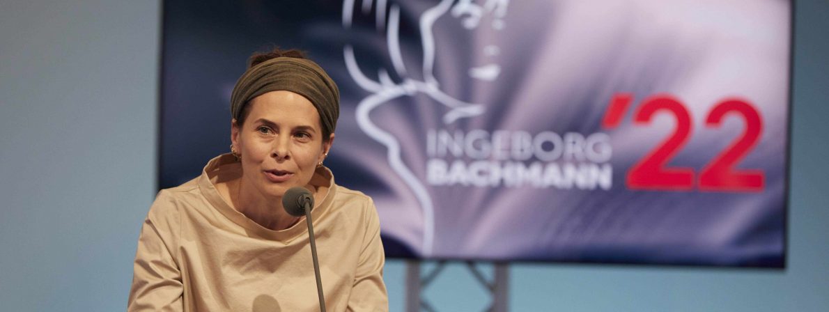 Die Wahrheit ist eine Zumutung: Anna Baar hält die Klagenfurter Rede zur Literatur (Foto: ORF/Johannes Puch)