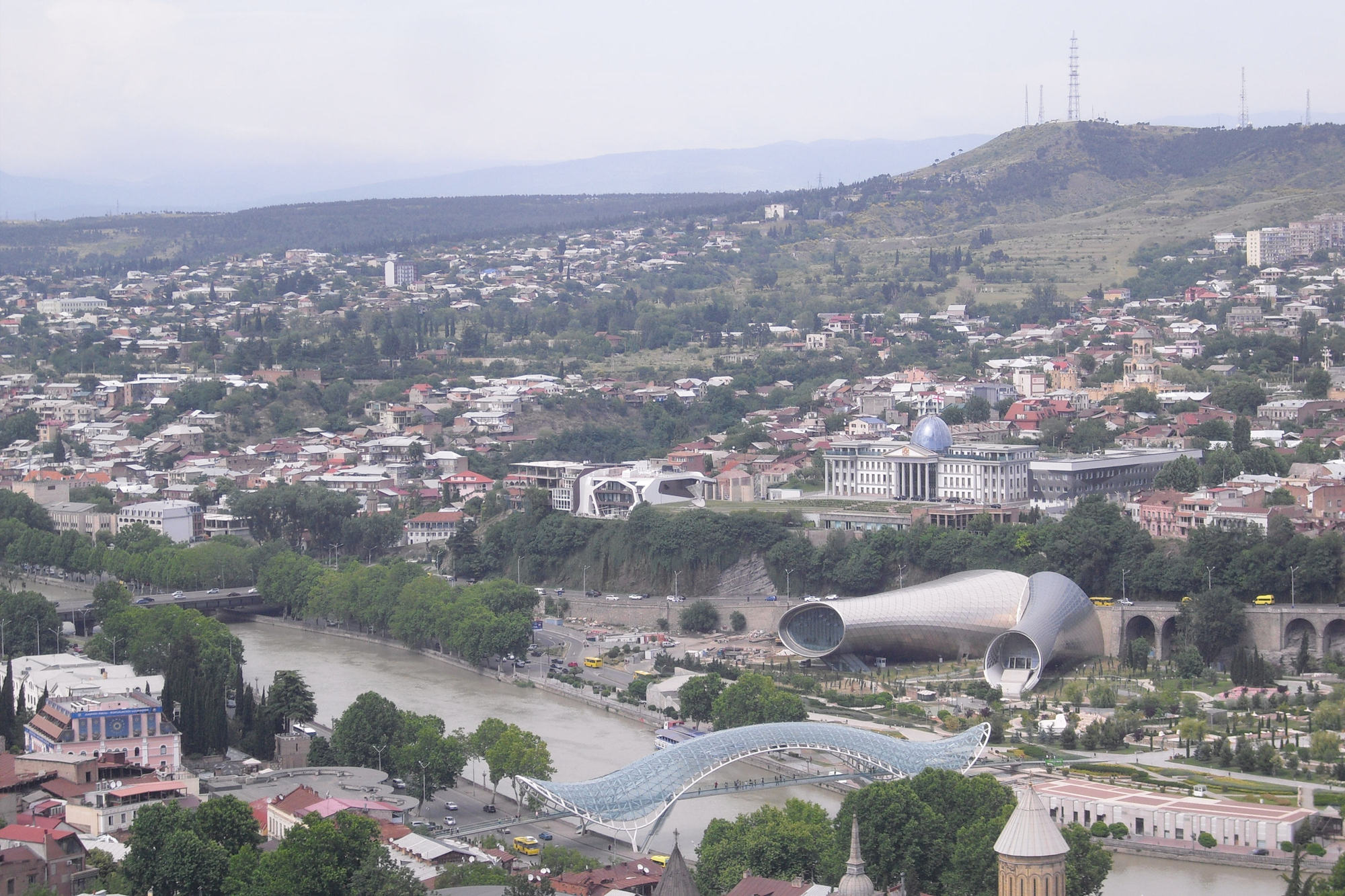 Das moderne Tbilissi mit eigenwilliger neuer Architektur