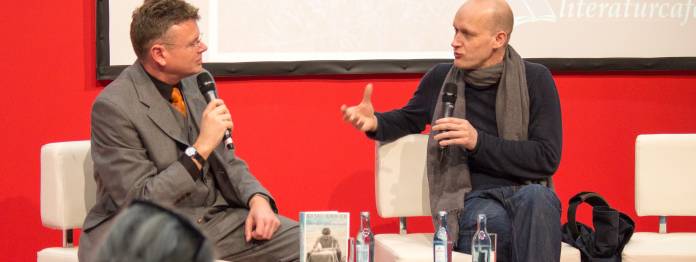 Arno Geiger (rechts) im Gespräch mit Wolfgang Tischer auf der Leipziger Buchmesse 2018