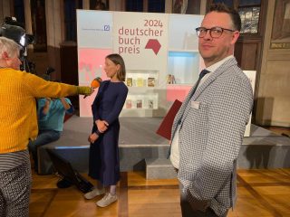 Buchmesseimpressionen 2024 von Barbara Fellgiebel: Nur weg von Goethes Sofa?