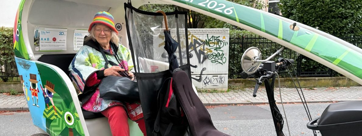 Geheimtipp: Lassen Sie sich nach einem eindrucksvollen Messetag mit einer Fahrradrikscha durch den Frankfurter Anlagenring fahren. Labsal für die Seele – und Ihre müden Füße jauchzen dankbar.