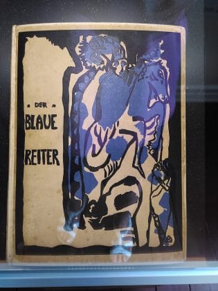 Der Blaue-Reiter-Almanach: wertvollster Besitz in Alissas Familie