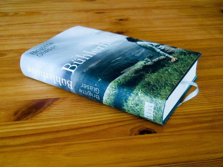 Brigitte Glaser: Bühlerhöhe – Ein Roman wie aus den 50ern