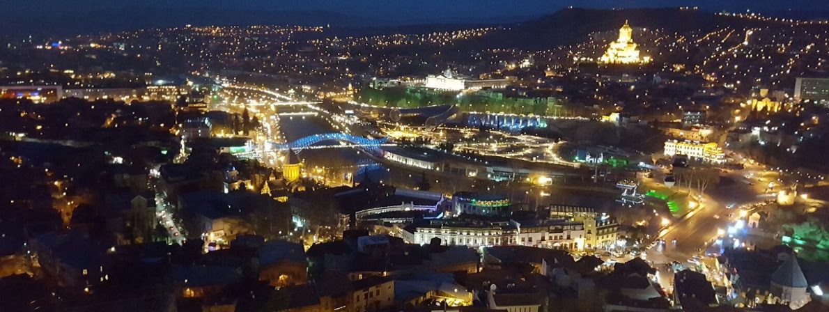 Die Stromausfälle sind Vergangenheit: strahlendes Tbilissi bei Nacht