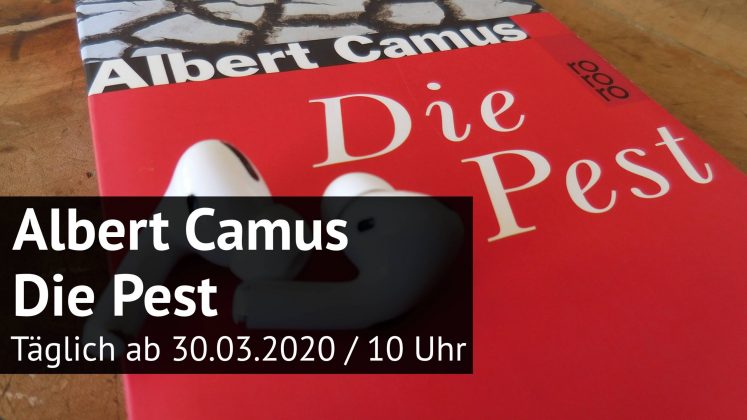 Buch »Die Pest« von Albert Camus mit Kopfhörern und Hinweis zur Lesung (Foto: literaturcafe.de/Rowohlt)