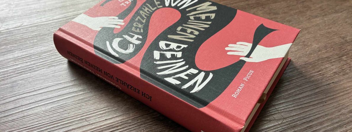 »Ich erzähle von meinen Beinen« von Cornelia Travnicek, erschienen im Picus Verlag