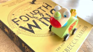 Hinter dem Erfolg: Was »Fourth Wing – Flammengeküsst« zum Bestseller macht