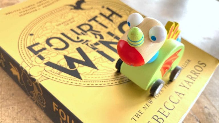 Hinter dem Erfolg: Was »Fourth Wing – Flammengeküsst« zum Bestseller macht