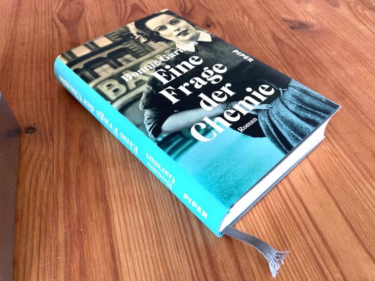 Amüsant aber manipulativ: »Eine Frage der Chemie« von Bonnie Garmus