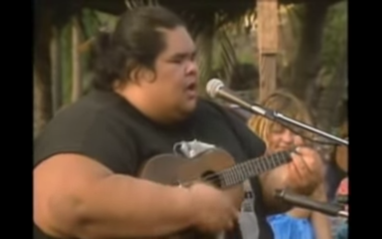 Israel Kamakawiwo’ole: Somwhere over the Rainbow