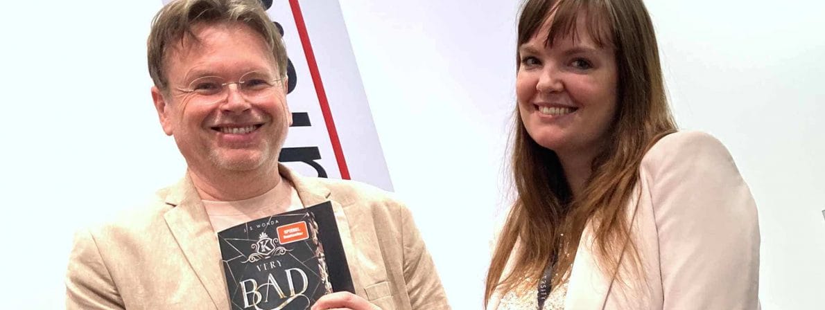 Autorin Jane S. Wonda und Wolfgang Tischer vor dem Interview auf der Bühne der Leipziger Buchmesse