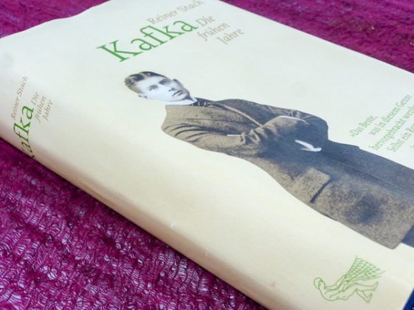 Ein Erschrecken vor so viel Brennen: Lest Kafka! Lest Reiner Stach!