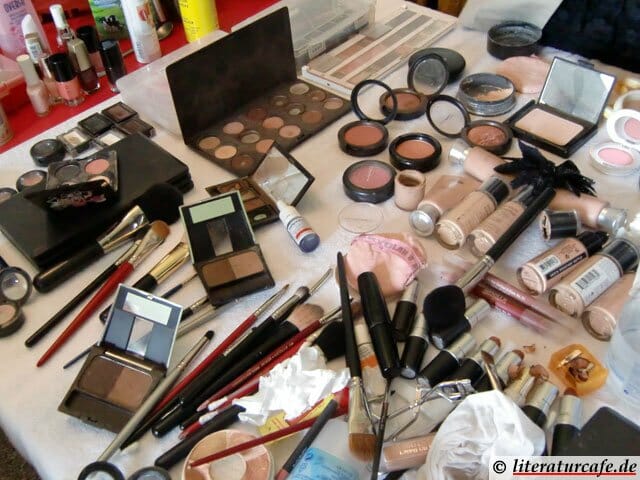 Make up the tabel with makeup