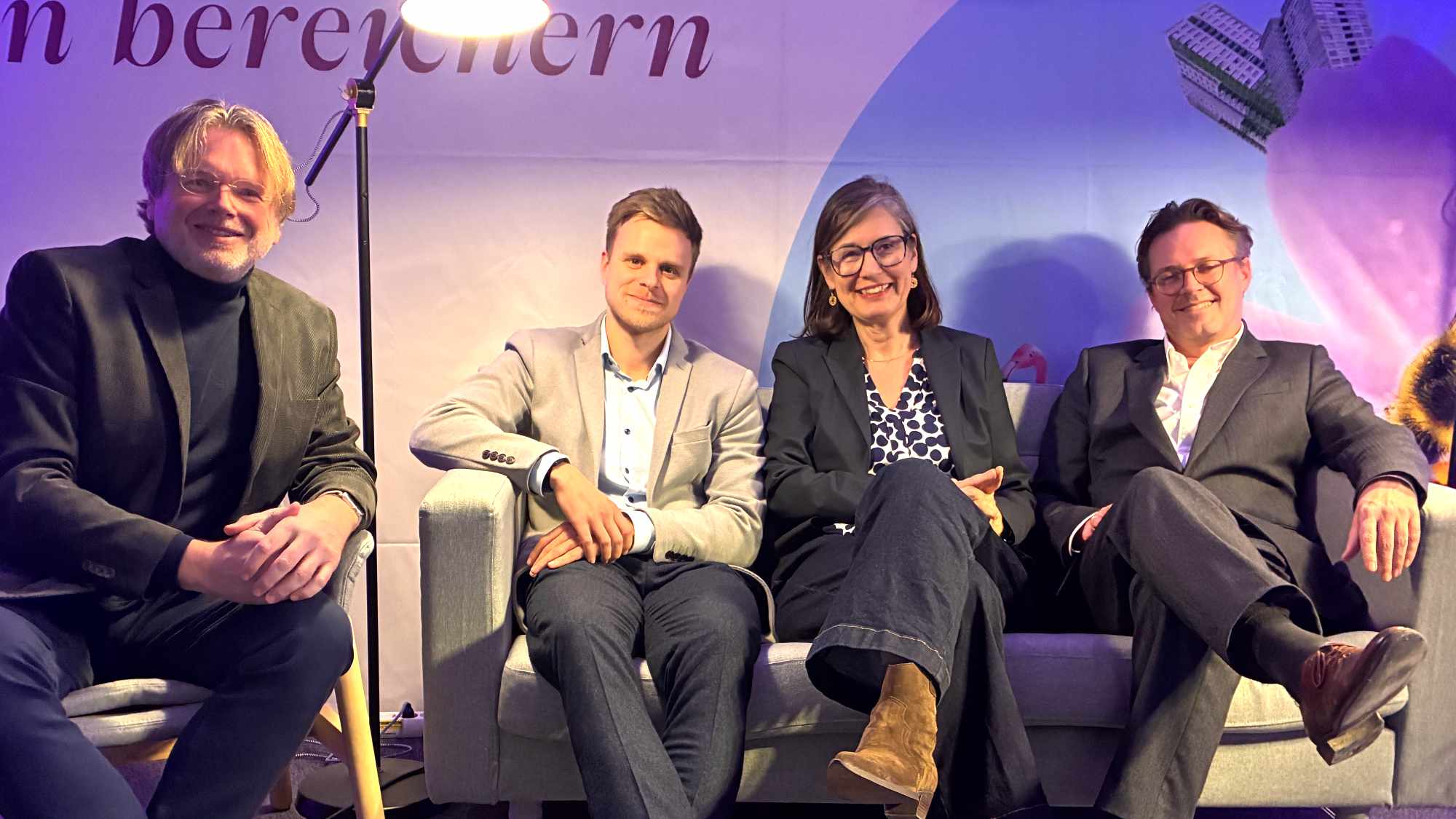 Diskussion: Schreibt das Buch bald die KI? - Wie Verlage mit künstlicher Intelligenz umgehen