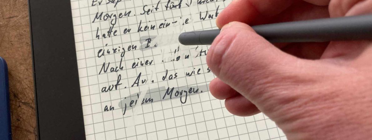 Dreht man den Stift um, kann man damit radieren. (Foto: literaturcafe.de)