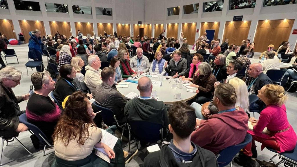 Tischgespräch von Wolfgang Tischer auf der Leipziger Autorenrunde 2024 (Foto: Leander Wattig)