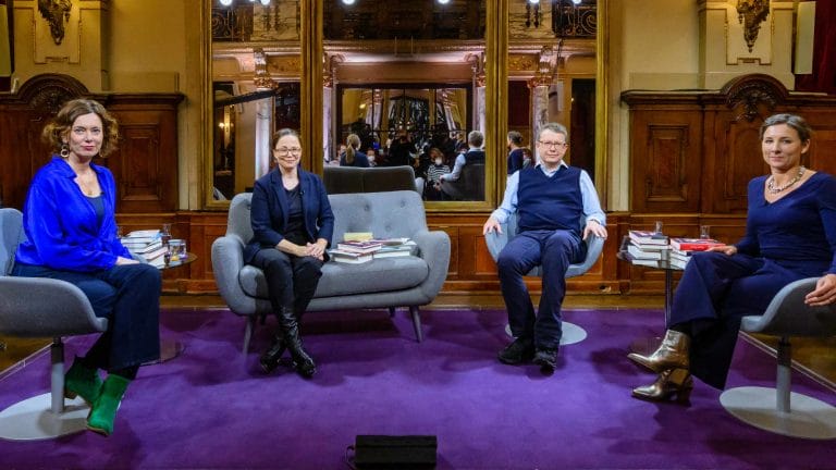 Das Literarische Quartett vom Dezember 2022: Lob muss nicht langweilig sein