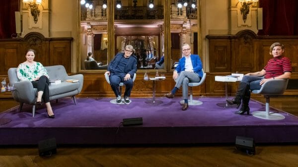 Das Literarische Quartett vom 05.06.2020. Von links nach rechts: Thea Dorn, Sven Regener, Jan Fleischhauer und Juli Zeh (Foto: ZDF/Svea Pietschmann)