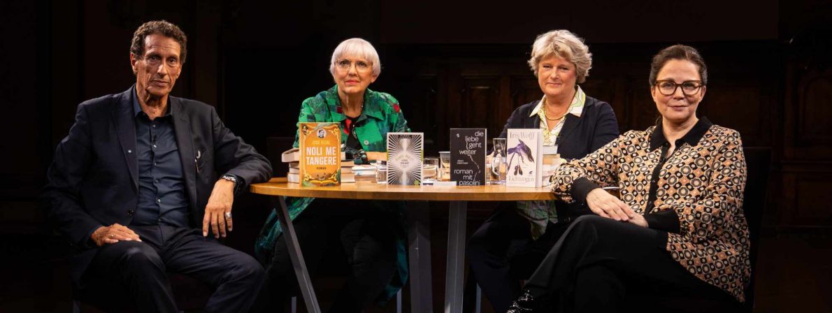 Die Besetzung des Literarischen Quartetts vom 13. Oktober 2025 (von links): Julian Nida-Rümelin, Claudia Roth, Monika Grütters und Thea Dorn (Foto: ZDF/Flavio Degen)