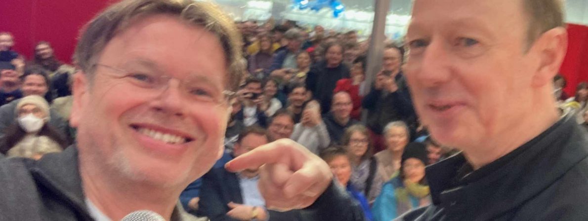 In der Eile leider unscharf: Selfie mit Bühnenpublikum