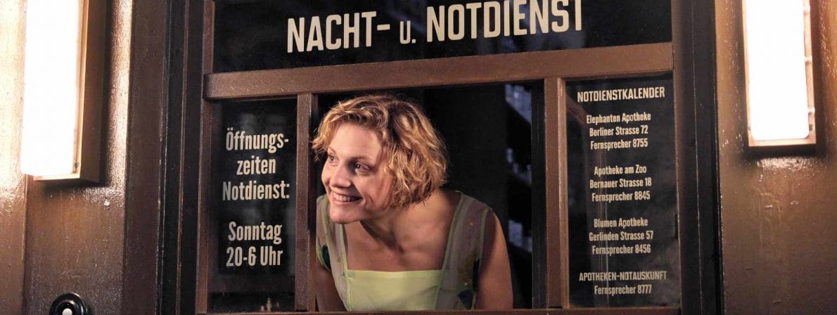 Szene aus dem Film »Die Mittagsfrau«: Helene (Mala Emde) hat eine Anstellung in der Apotheke erhalten (Foto: Wild Bunch Germany, Lucky Bird Pictures, Nick von Nostitz)