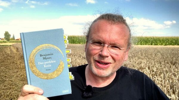 Im Video bespricht Wolfgang Tischer den Roman »Der perfekte Kreis« von Benjamin Myers
