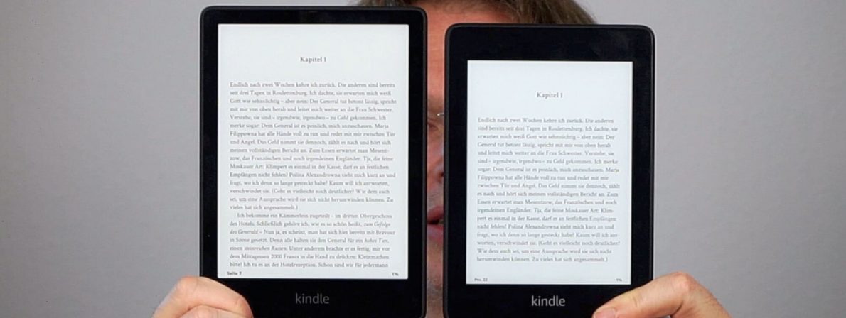 Deutlicher Unterschied: Die neue Version des Kindle Paperwhite (links) hat ein deutlich größeres Display als das Vorgängermodell (rechts)