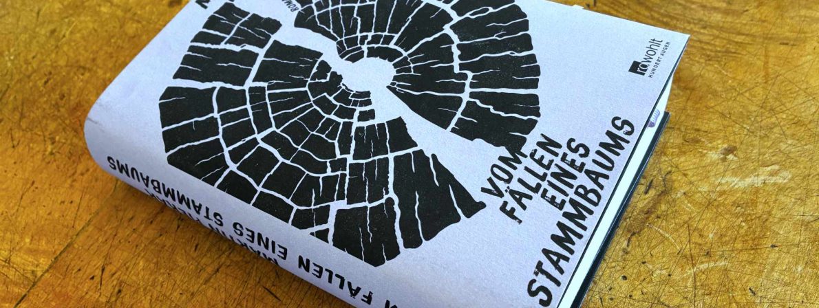 Das Buch »Vom Fällen eines Stammbaums« von Martin Piekar