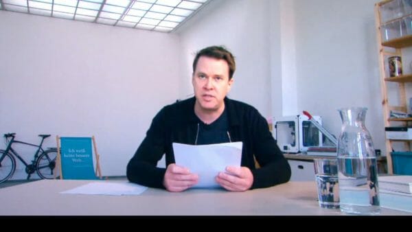 Jörg Piringer bei seiner Lesung (Foto: Screenshot/ORF)