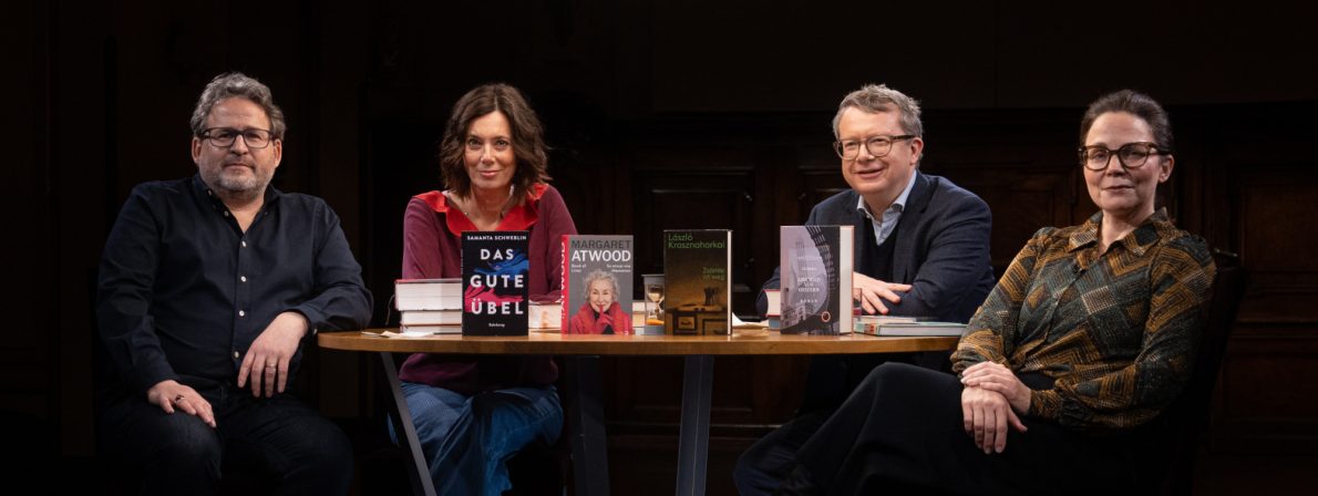 Das Literarische Quartett vom 05.12.2025 (von links): Wolfram Eilenberger, Eva Menasse, Adam Soboczynski und Thea Dorn (Foto: ZDF/Kosei Takasaki)