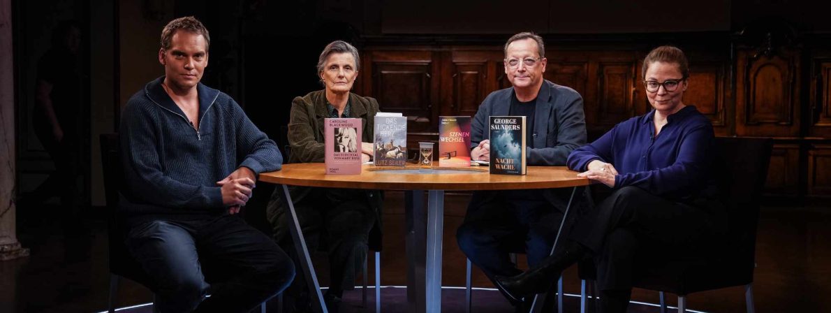 Das Literarische Quartett vom 02.10.2026 (von links): Simon Strauß, Iris Radisch, Matthias Brandt und Thea Dorn (Foto: ZDF/Flavio Degen)