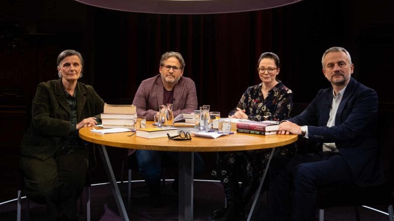 Das Literarische Quartett vom Mai 2025: Zeitdiagnosen und Parallelwelten