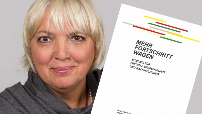 Koalitionsvertrag und Claudia Roth: Was kommt für Buch, Autoren und Kultur?