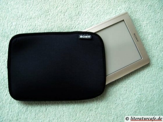 Der Sony-Reader im Stofftäschchen