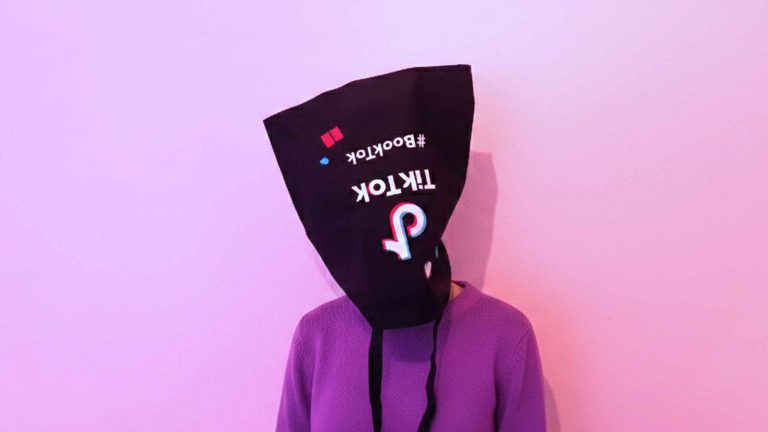 BookTok und Bucherfolg – Ist die rosarote Welt bald am Ende?