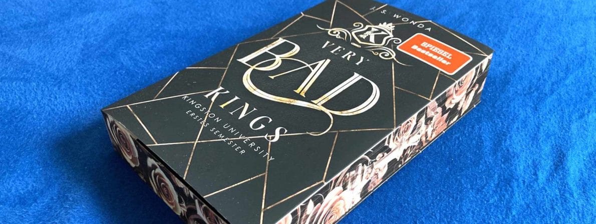 Im Jahre 2021 startete Jane S. Wonda die »Very Bad Kings«-Reihe, die mittlerweile neun Bände umfasst.