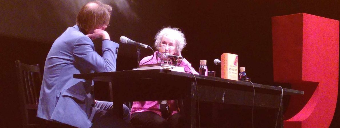 Übersetzer Jan Wagner und Autorin Margaret Atwood beim Internationalen Literaturfestival 2022 (Foto: Tschierschke)