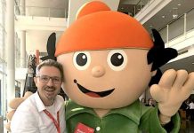 Buchmesse-Rückblick 2018 von Günther Wildner: Signierboxen, Zweckoptimismus und der feine Unterschied Literaturagent Günther Wildner (links) mit Berti (rechts)