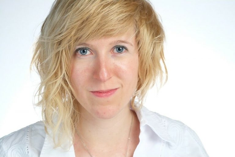 Fantasy-Autorin Farina de Waard: »Ich habe mich bei keinem Verlag beworben«